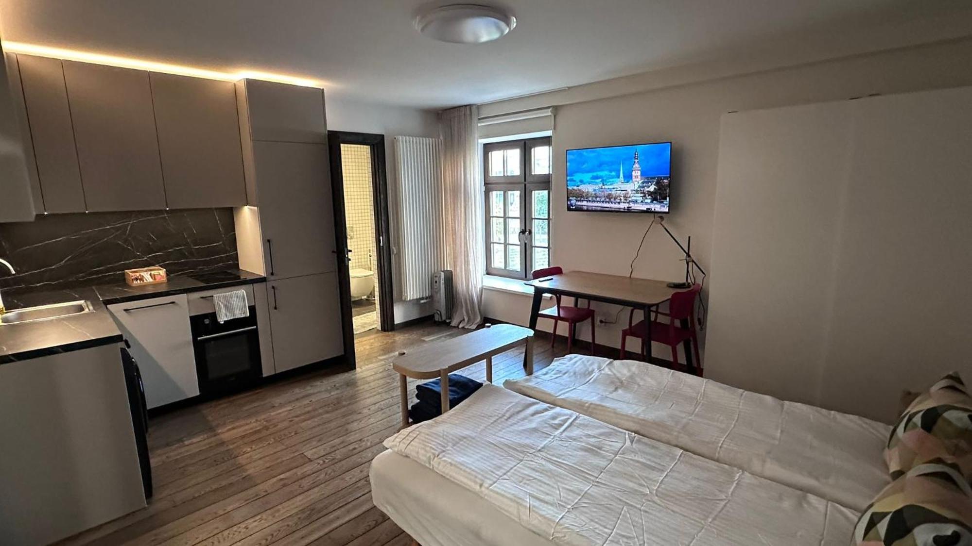 Colonel & Apartment