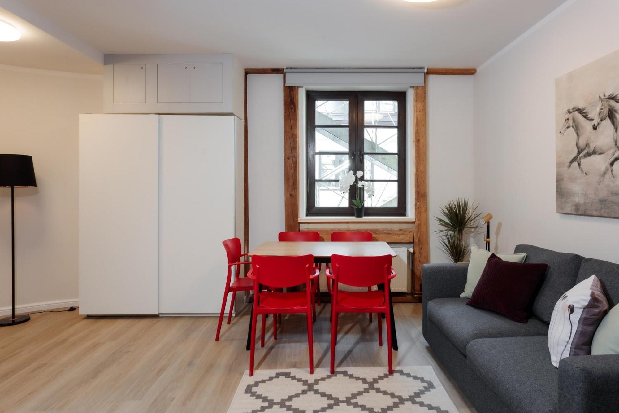 Colonel & Apartment