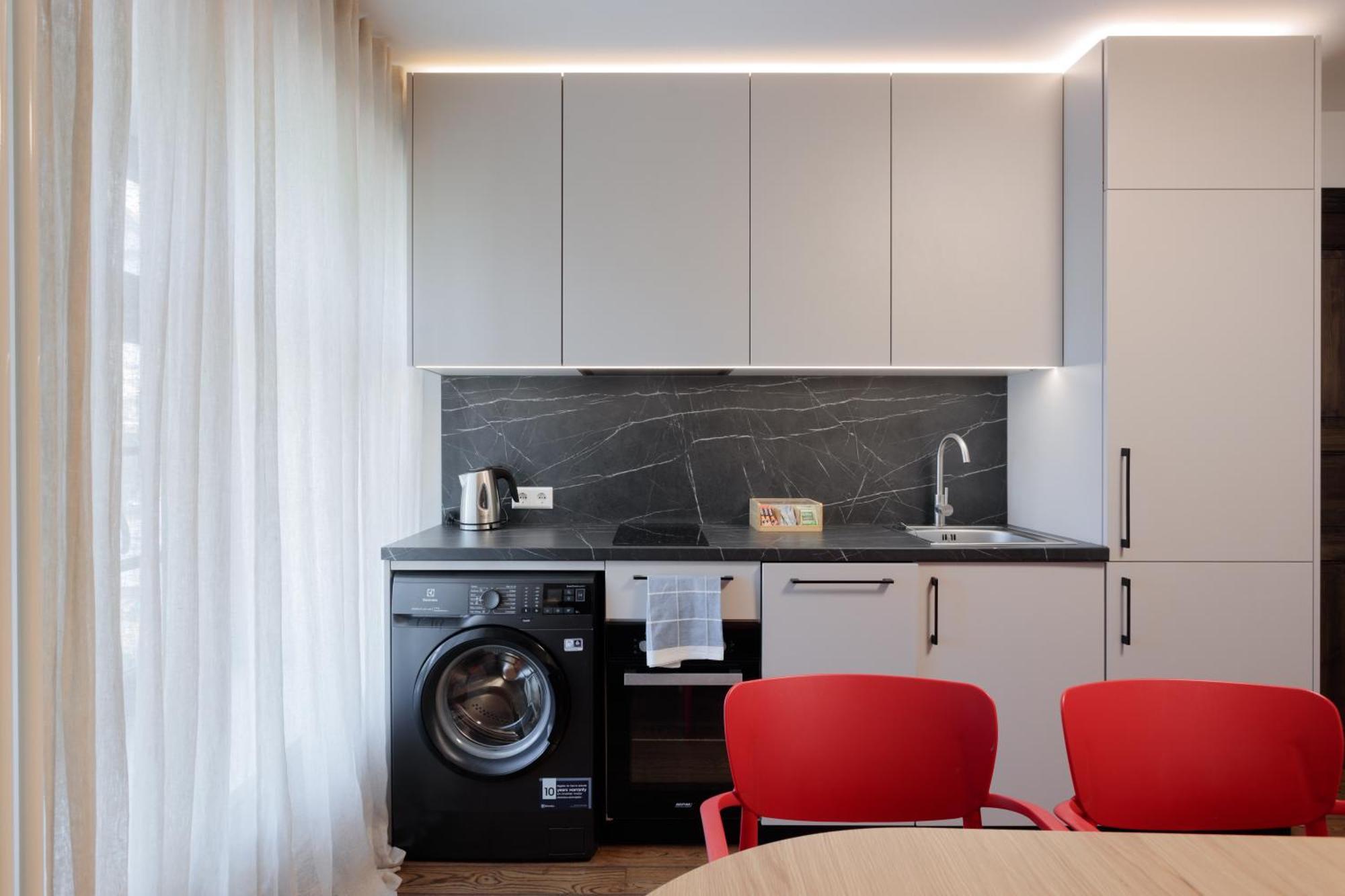Colonel & Apartment