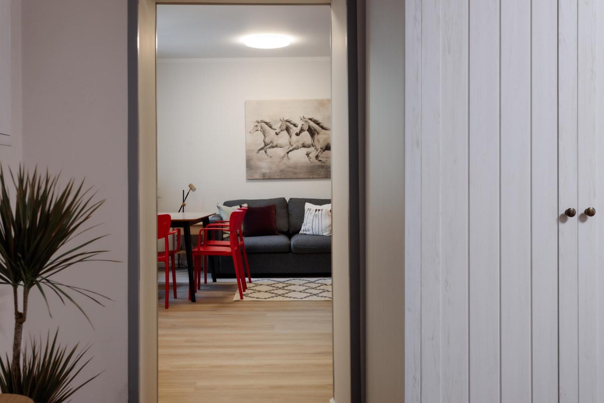 Colonel & Apartment *